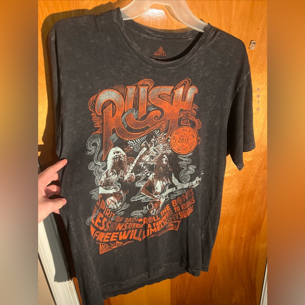 Rare 2013 hall of fame inductee Rush band tee